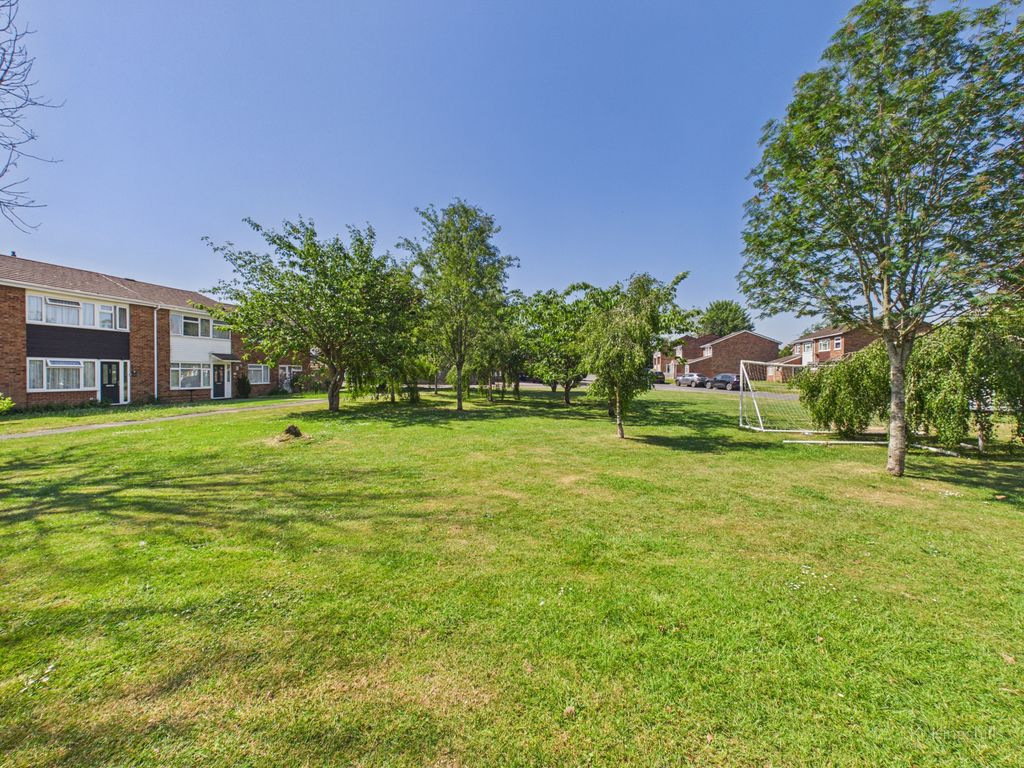 Property photo 2 of 18 Green