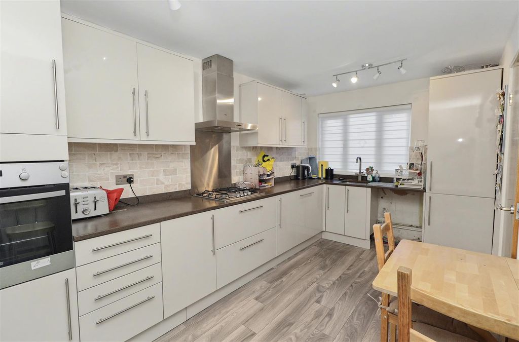 Property photo 2 of 16 Img_0975.Jpg