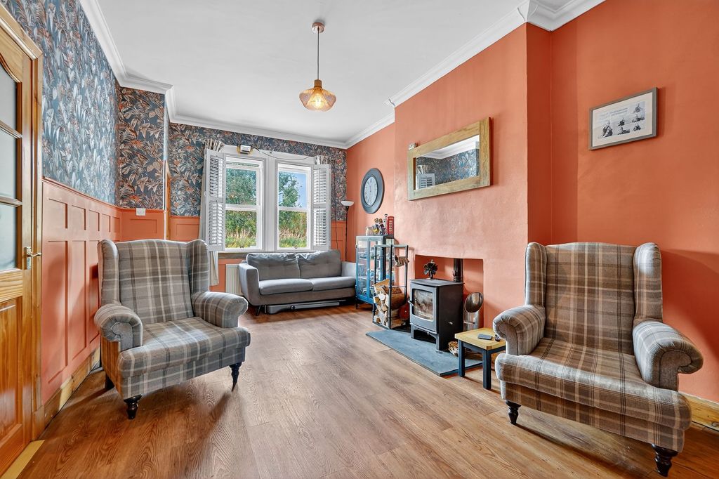 Property photo 2 of 26