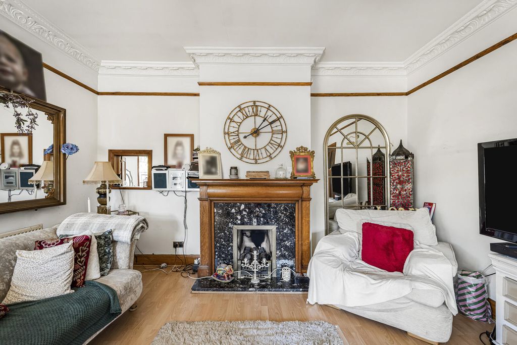 Additional image 7 of 4 bed detached house for salePark Avenue, Enfield EN1