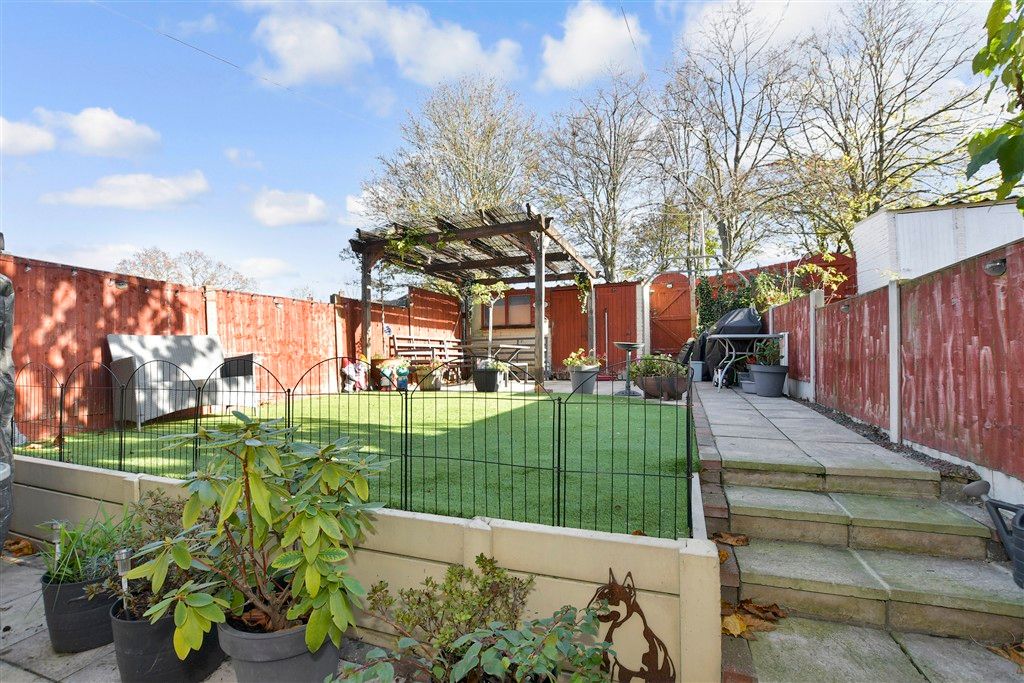Property photo 3 of 12 Kitchen