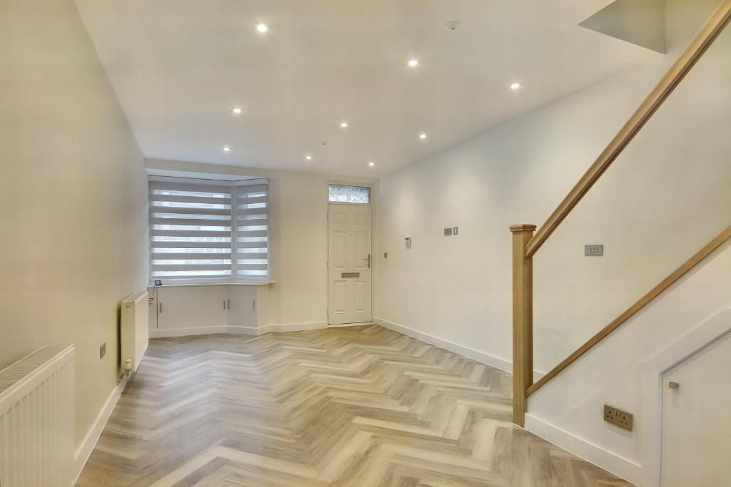 Property photo 3 of 10 Img_0667-Img_0671 (Portal Size).Jpg