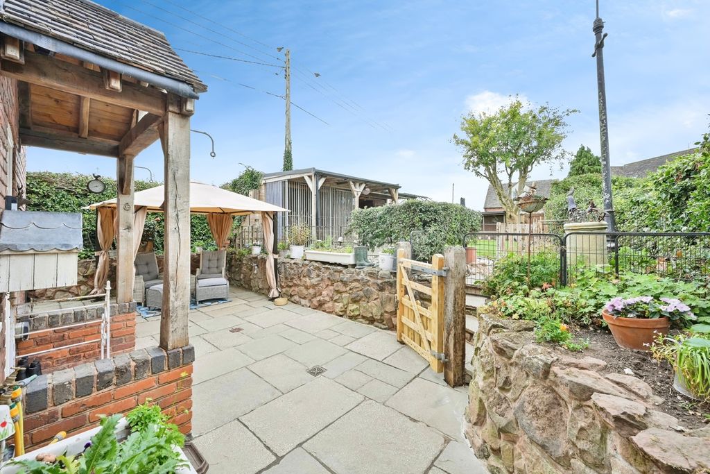 Property photo 3 of 16 Garden