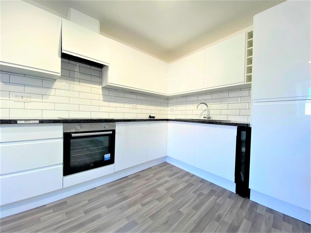 Property photo 2 of 7 Kitchen