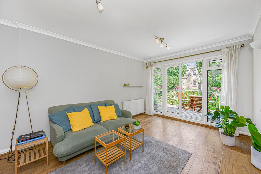 Property photo 3 of 17 Photo 6