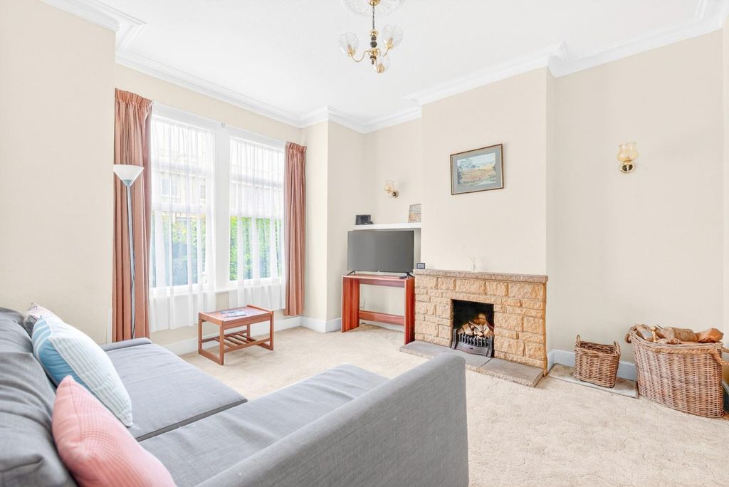 Property photo 3 of 12