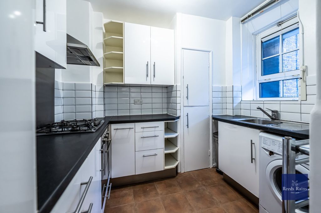 Property photo 2 of 12 Kitchen