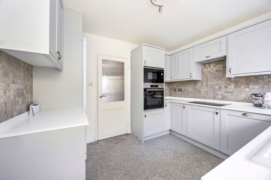 Property photo 2 of 17 Kitchen
