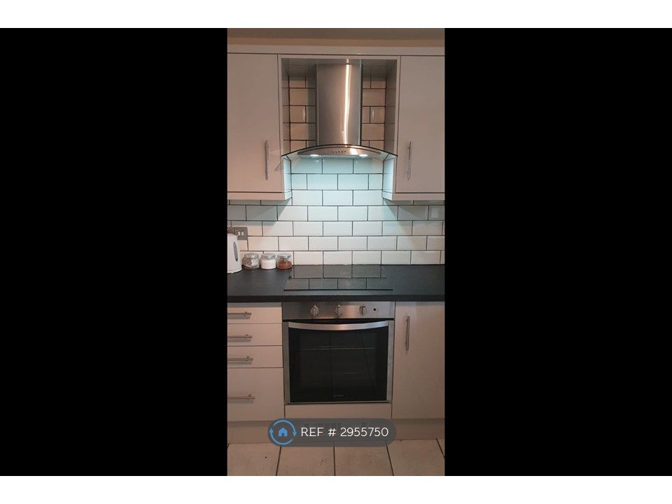 Property photo 1 of 27 Ceramic Hob With Extractor Hood