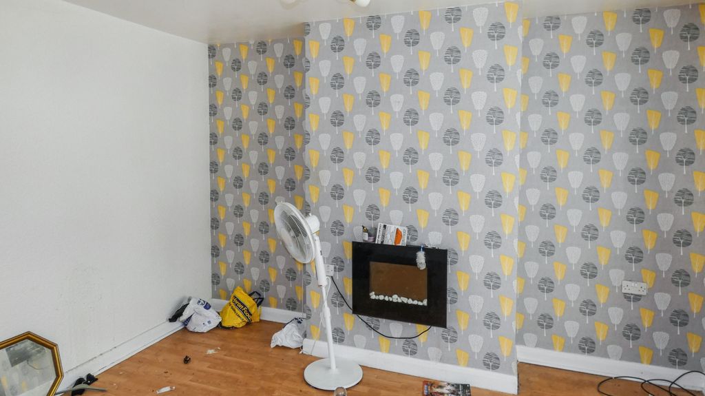 Property photo 3 of 14 18 Endeavour Crescent, Hull, East Yorkshire, Hu9 5Sy