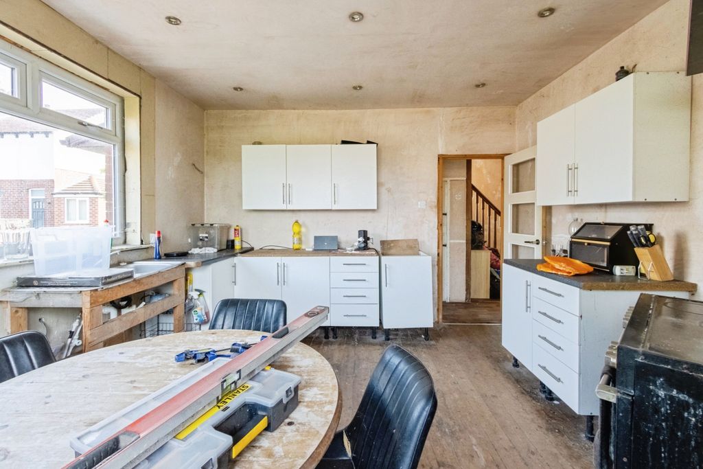 Property photo 3 of 15 Kitchen/Dining Room