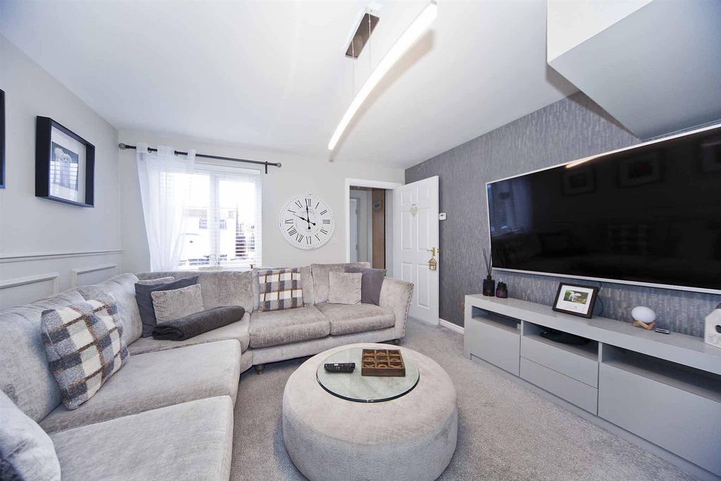 Property photo 2 of 23