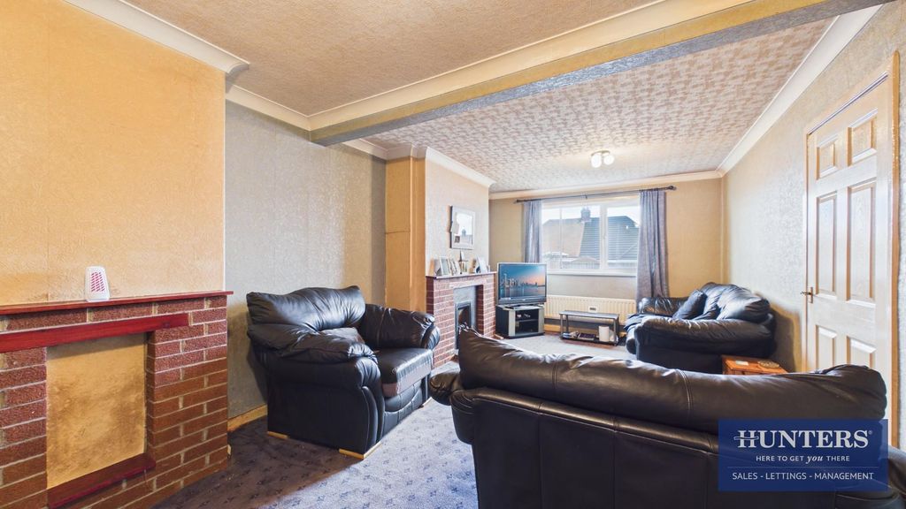 Property photo 3 of 17 Living/Dining Room