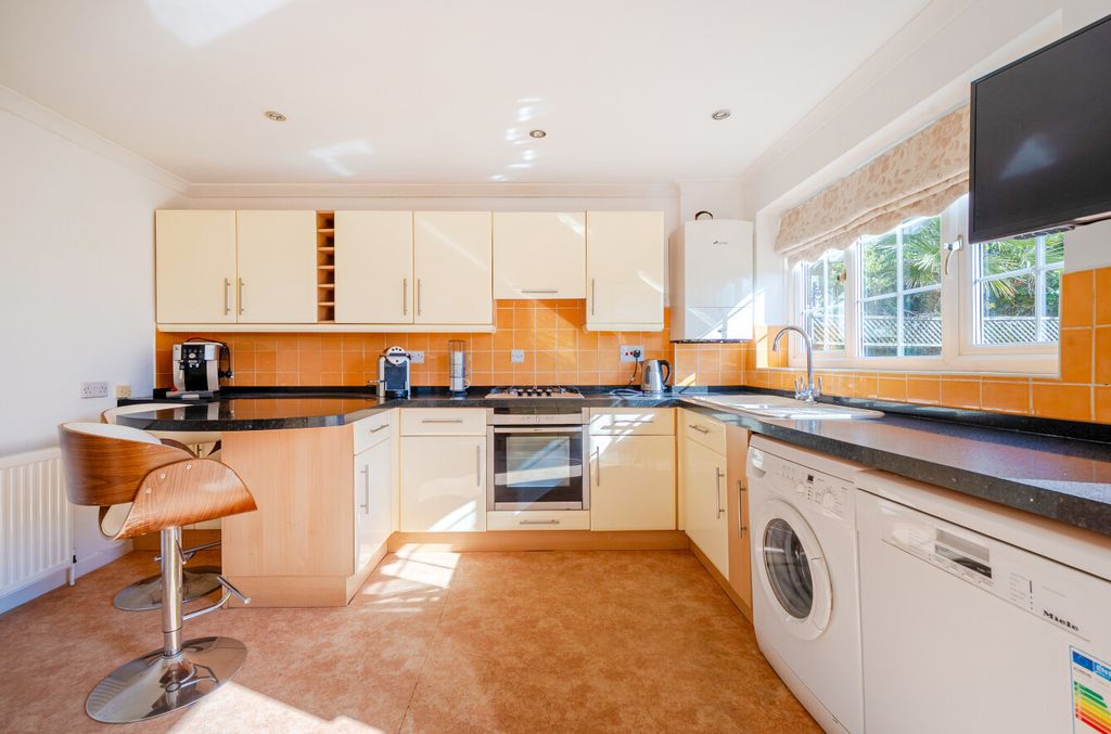 Property photo 3 of 22 1438334-20-69ce3d...