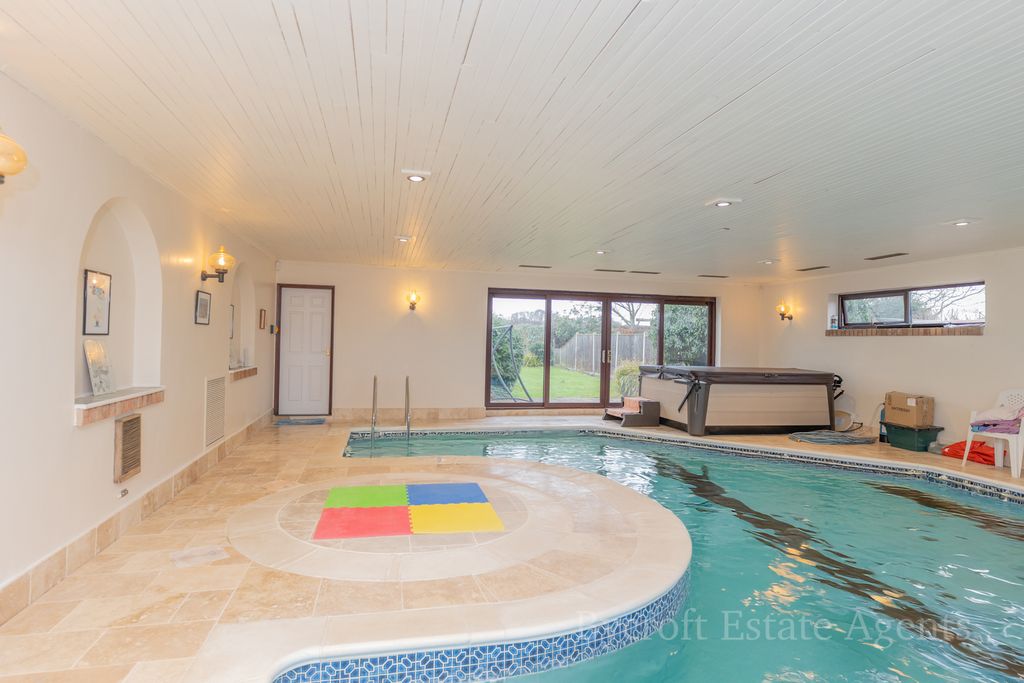 Property photo 3 of 24