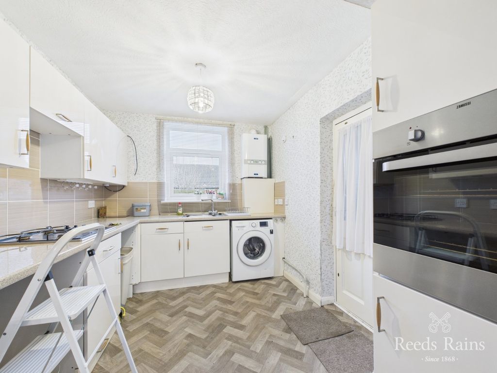 Property photo 3 of 13 Kitchen