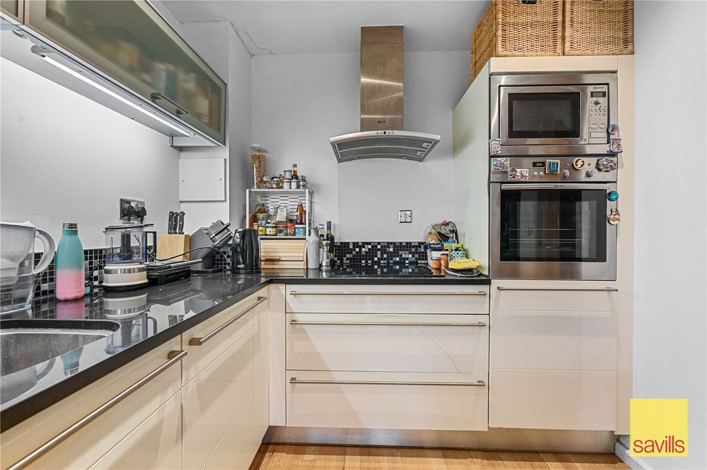 Property photo 3 of 19 Kitchen