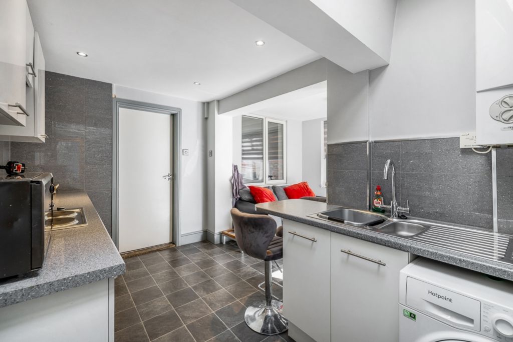 Property photo 3 of 16 104 Fydell Street (Boston)-11