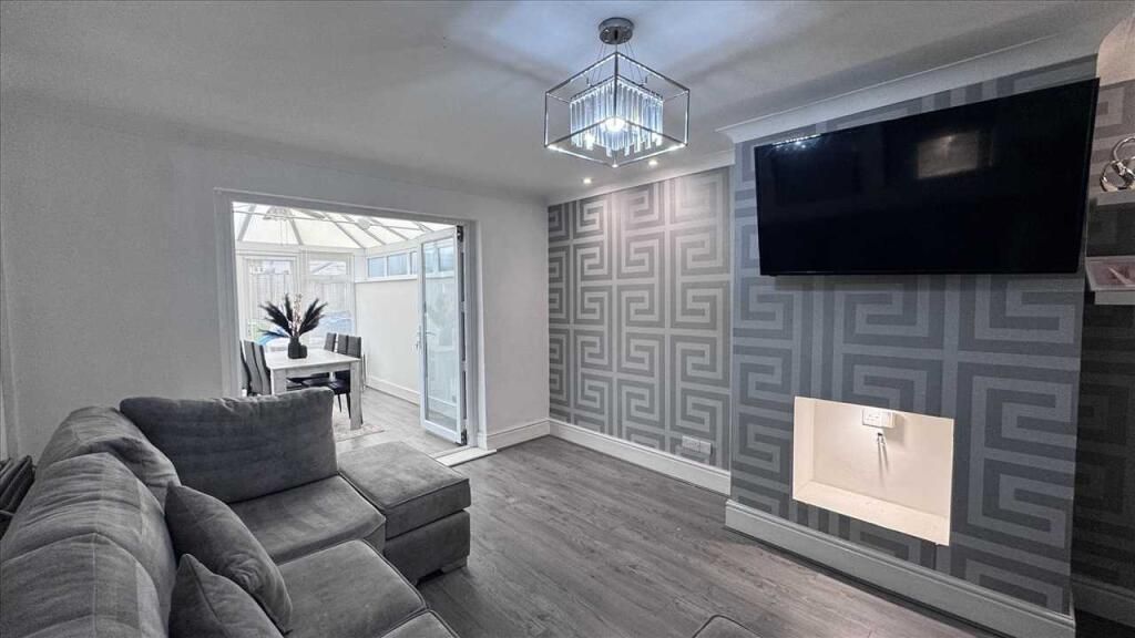 Property photo 2 of 7 Living Room