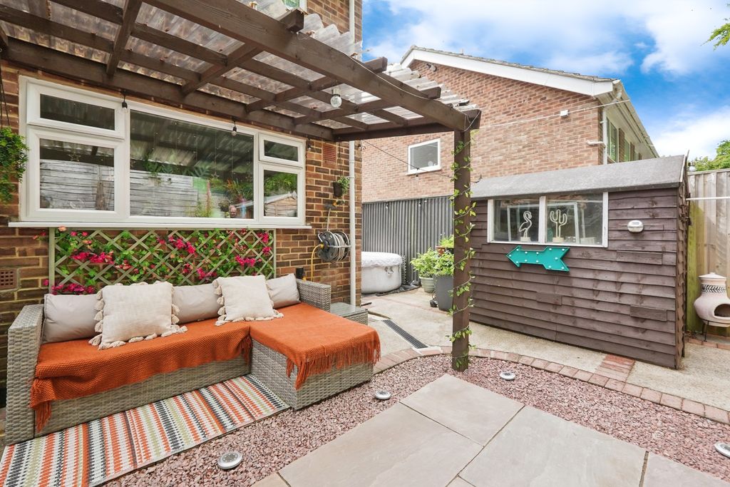 Property photo 3 of 24 Lean To