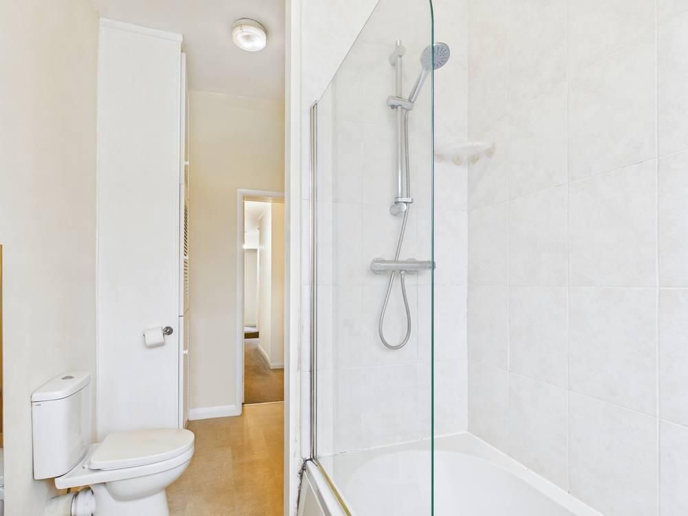 Property photo 3 of 17 Bathroom