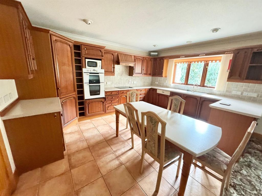 Property photo 2 of 18 Kitchen/Dining Room