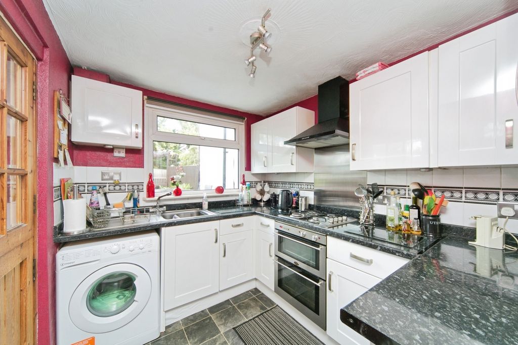 Property photo 3 of 20 Kitchen