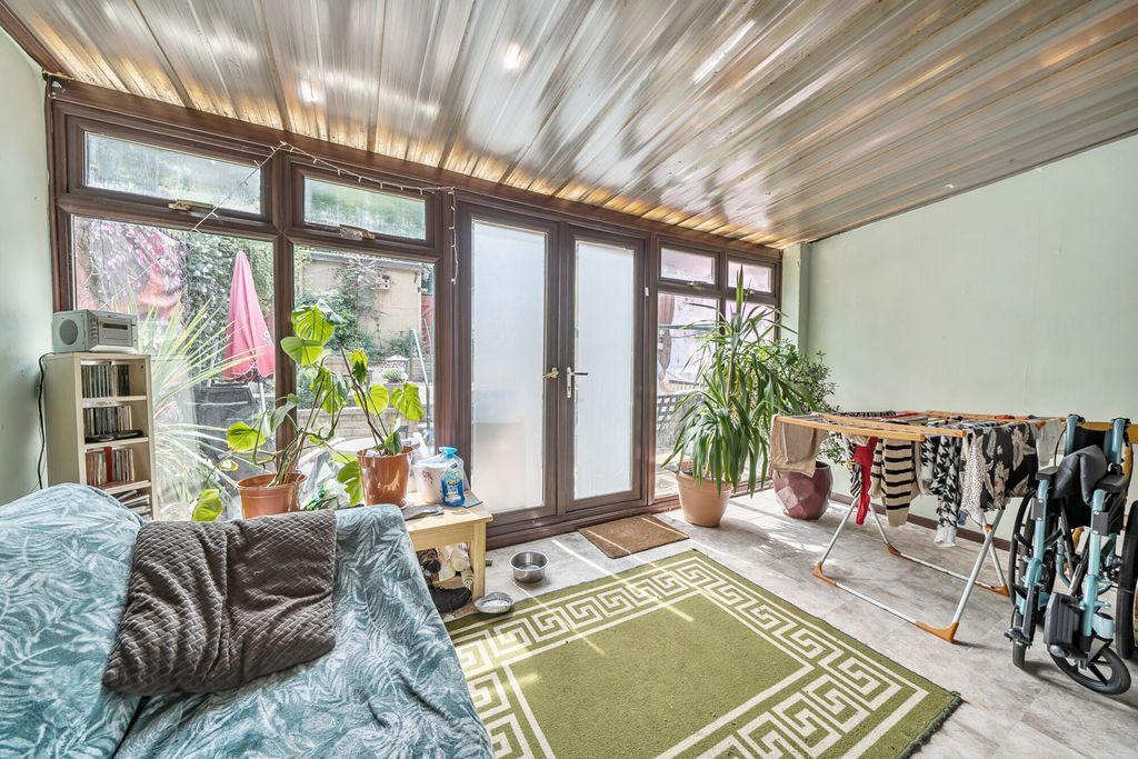 Property photo 3 of 22 Conservatory