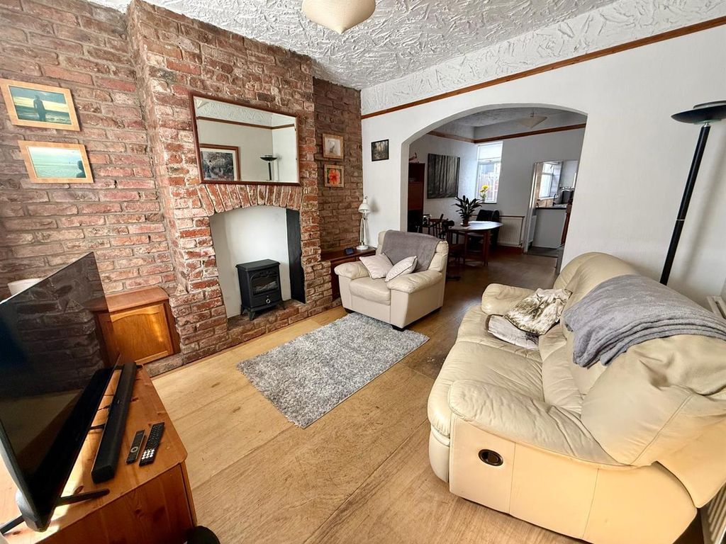 Property photo 2 of 12