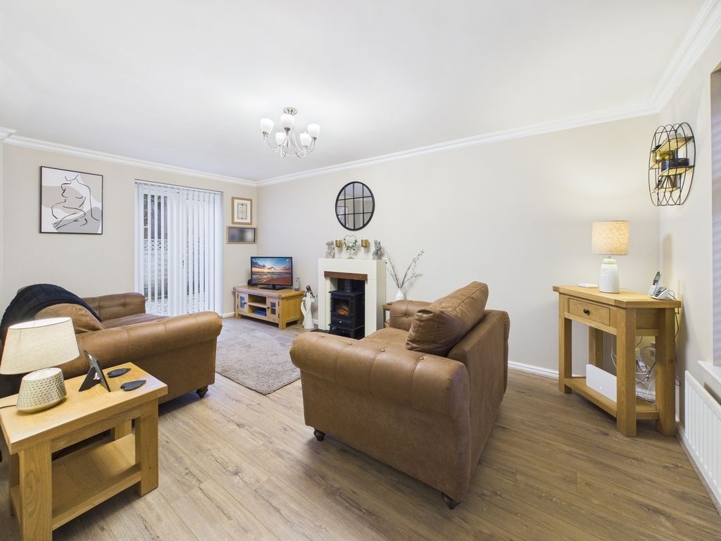 Property photo 3 of 31 Lounge