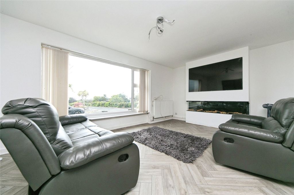 Property photo 3 of 22 Picture No. 06