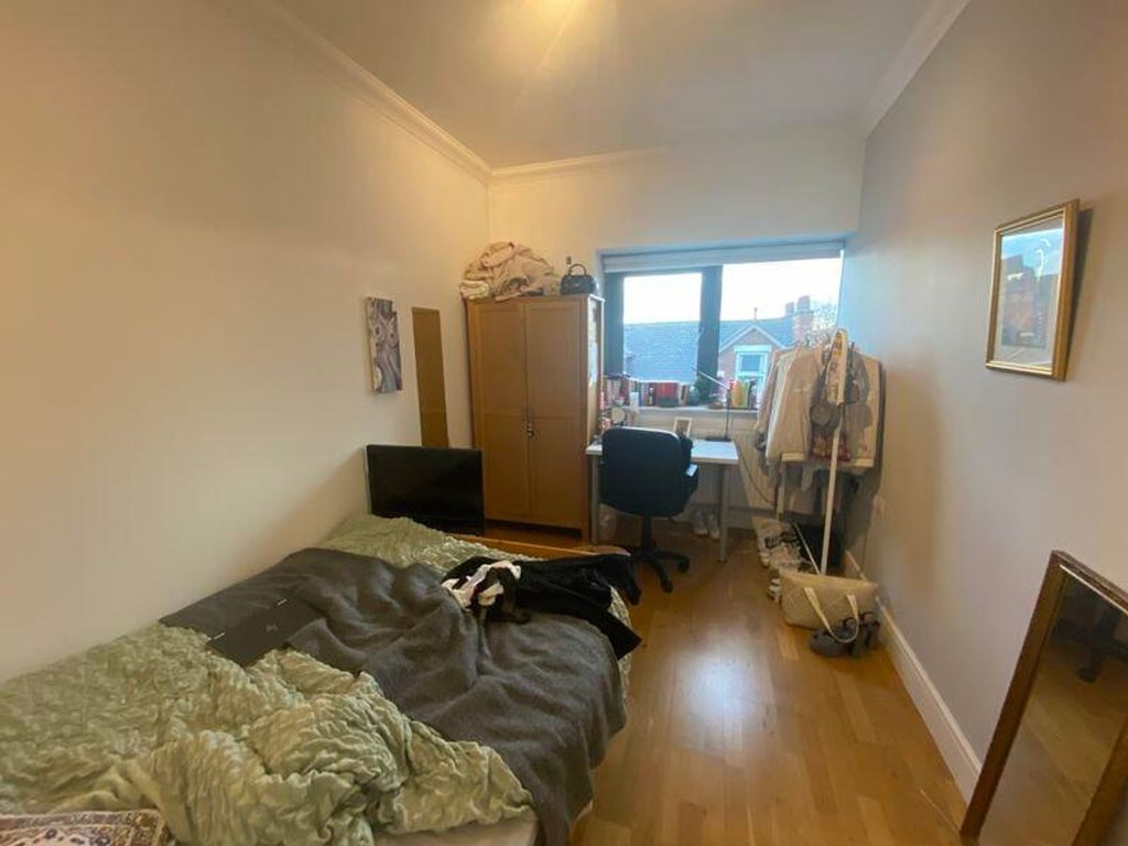Property photo 2 of 6 A Cozy Double Bedroom With Good Natural Light And ...