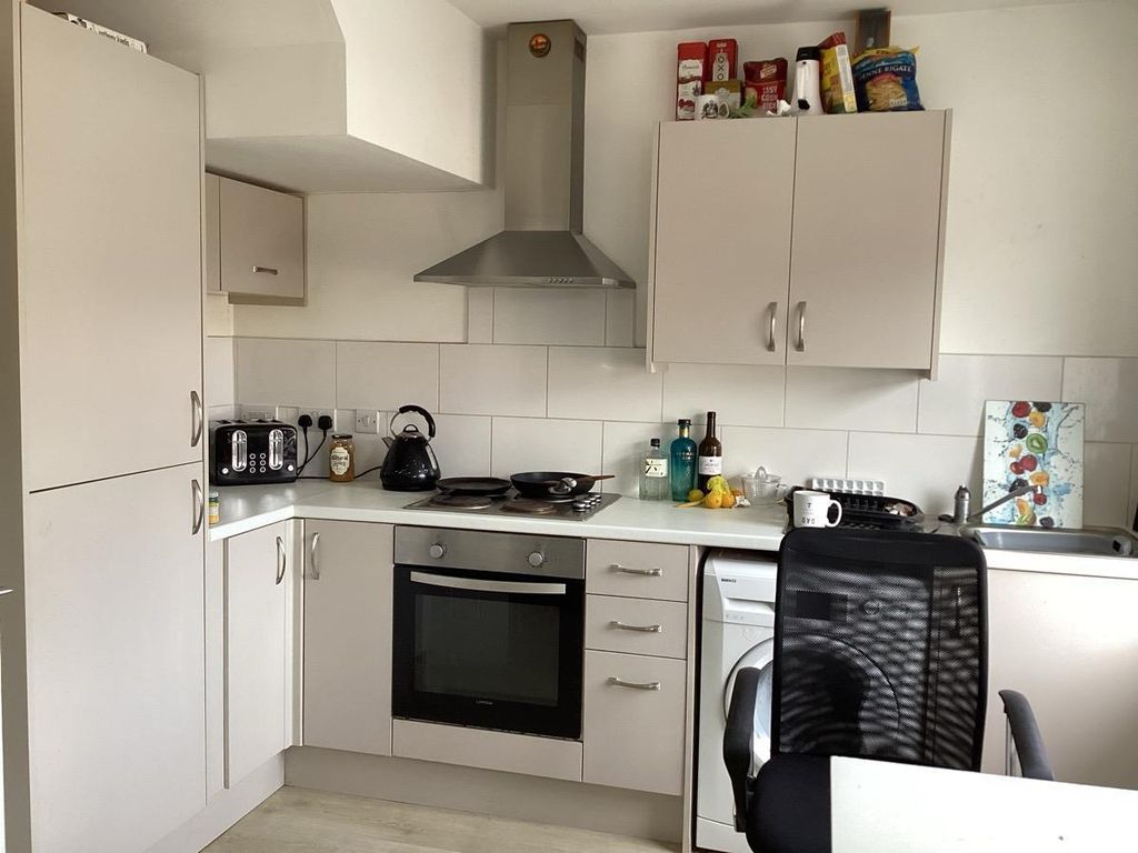 Property photo 3 of 4 Roomimage (12).Jpg