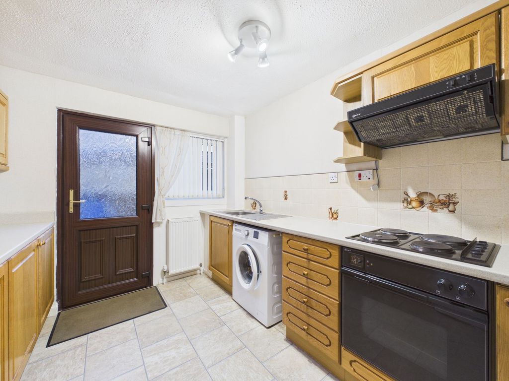 Property photo 3 of 10 Kitchen