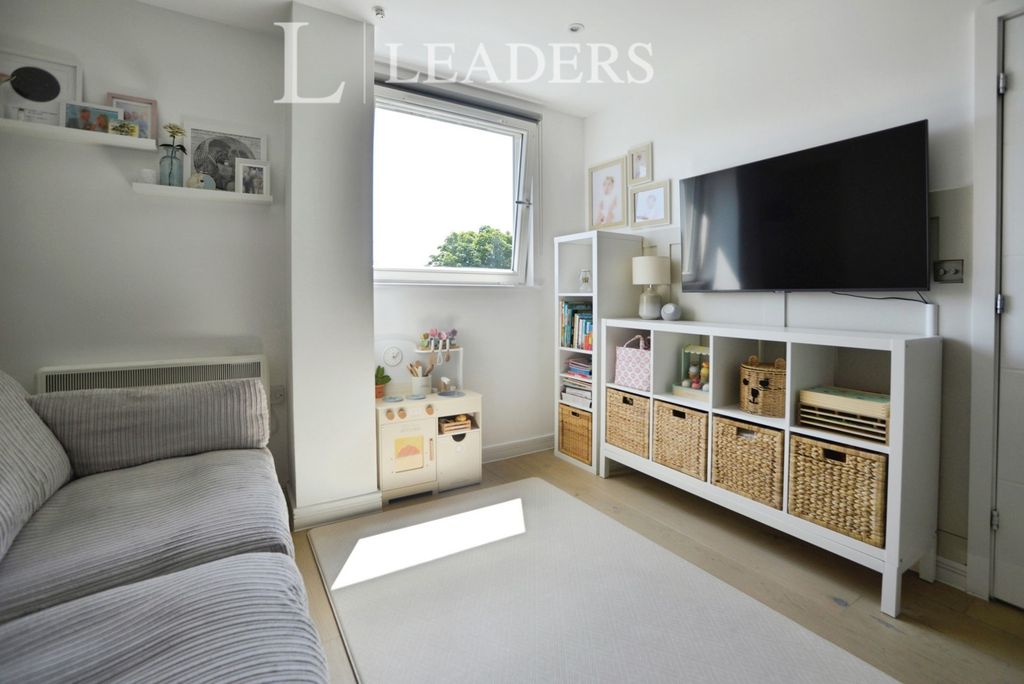 Property photo 3 of 8 Pbox-Img.Jpg