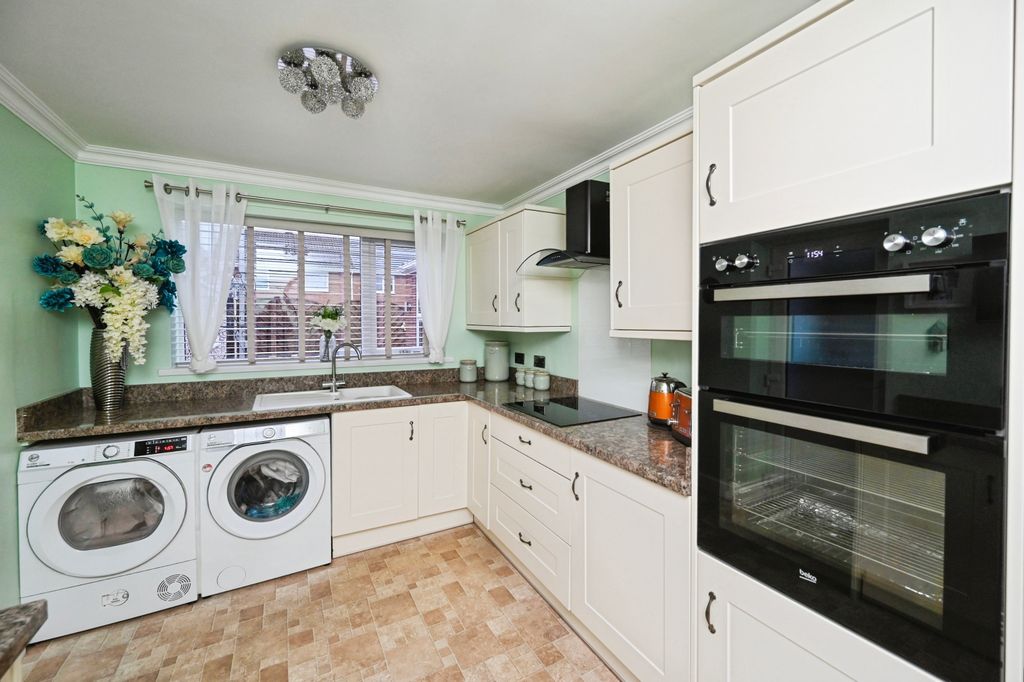 Property photo 2 of 15 Kitchen