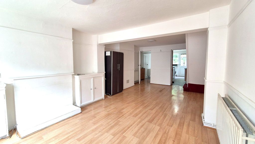 Property photo 2 of 7