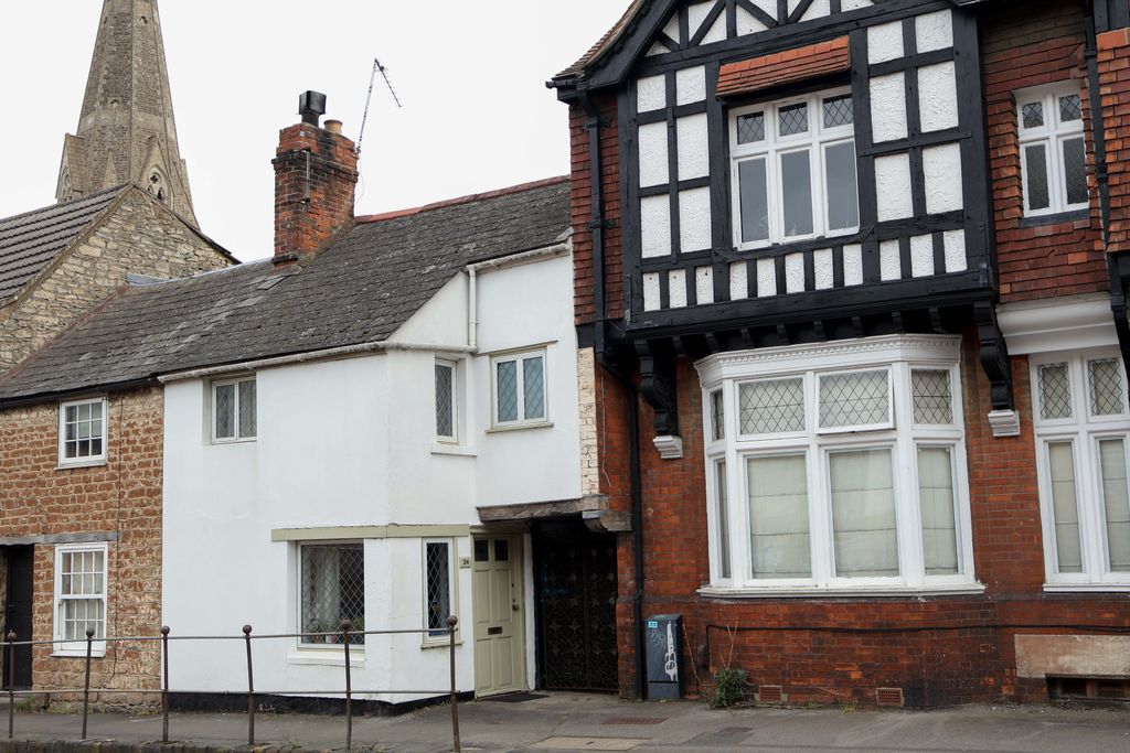 Property photo 1 of 17