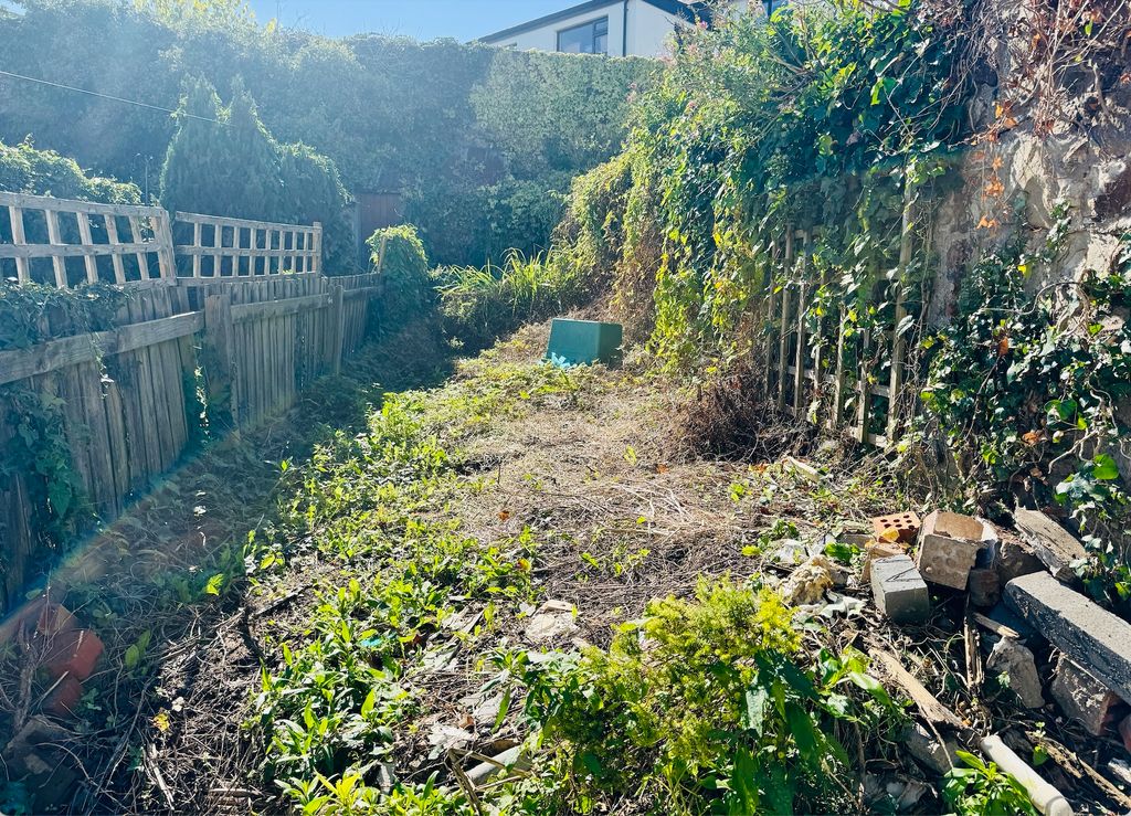 Property photo 3 of 12 Garden