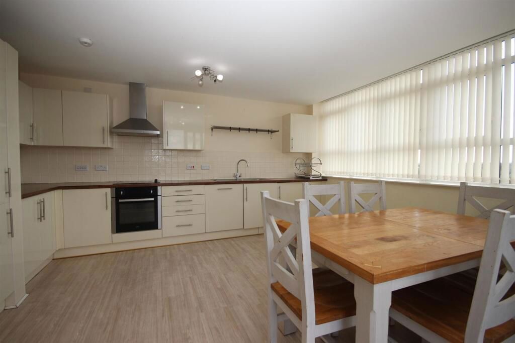 Property photo 2 of 27