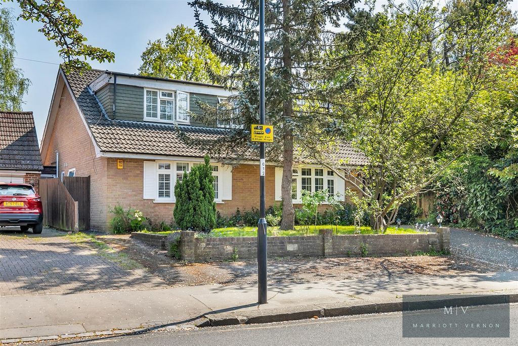 Property photo 1 of 19 Harriet Gardens 4 MV-18.Jpg