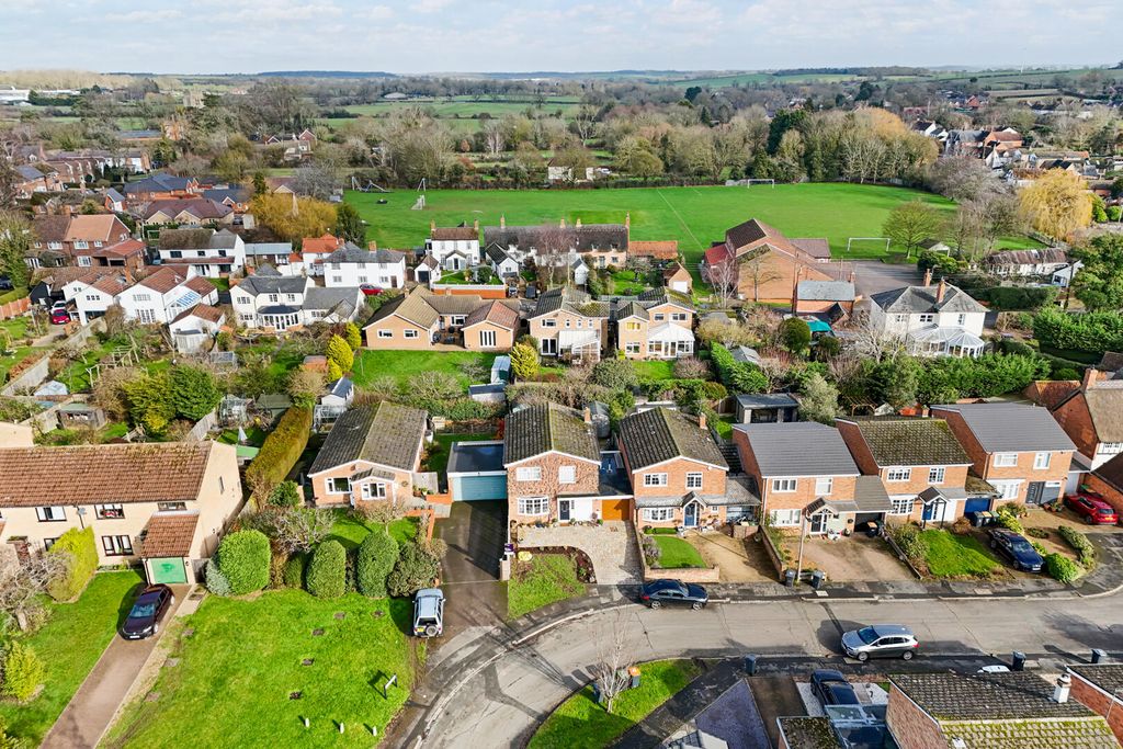 Property photo 2 of 18 Front (Exterior)