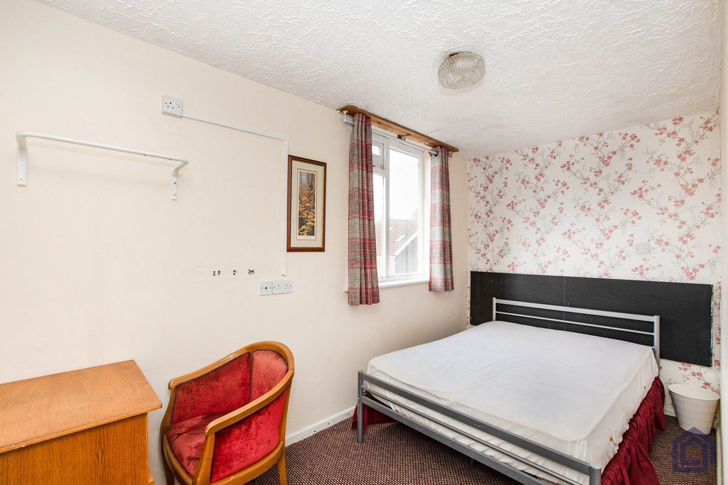 Property photo 2 of 38