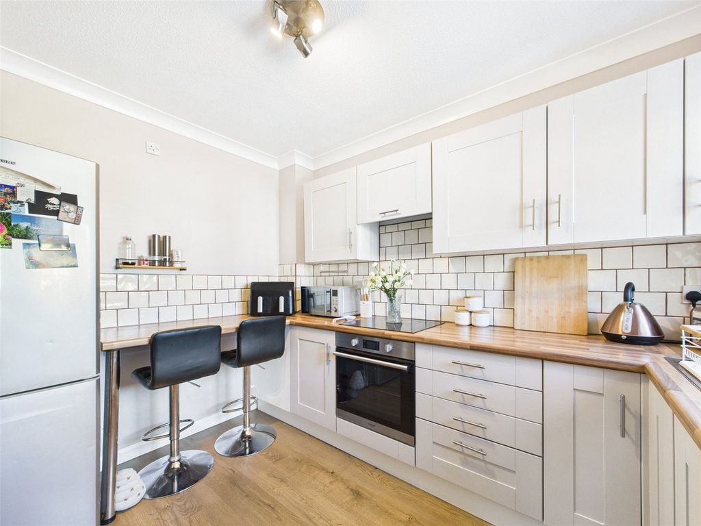 Property photo 2 of 14 Kitchen