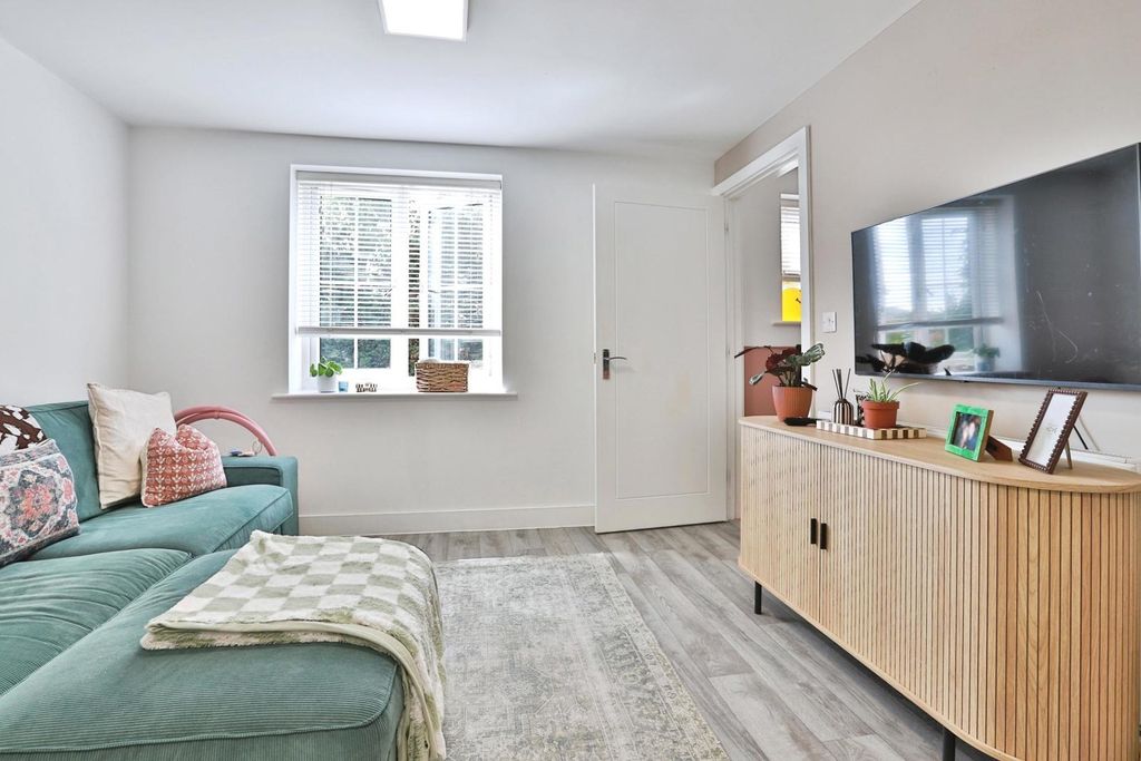 Property photo 2 of 19 Pbox-Img.Jpg