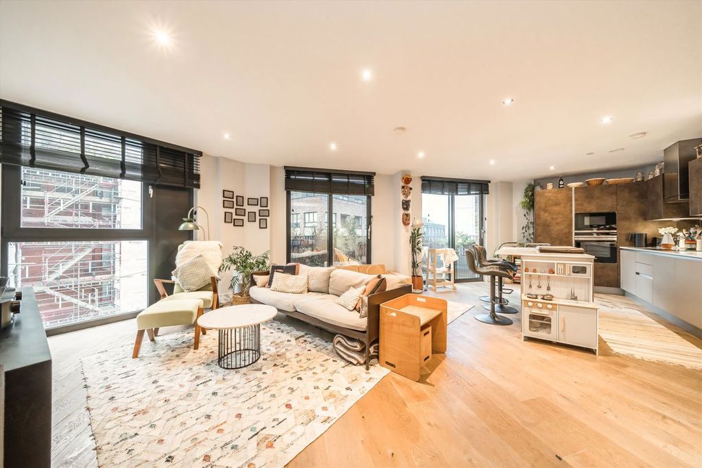 Property photo 2 of 14