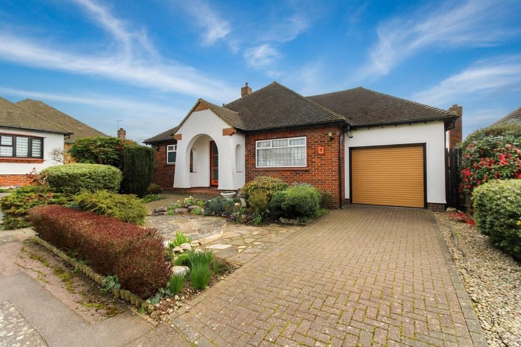 Property photo 2 of 19 Front (Exterior)