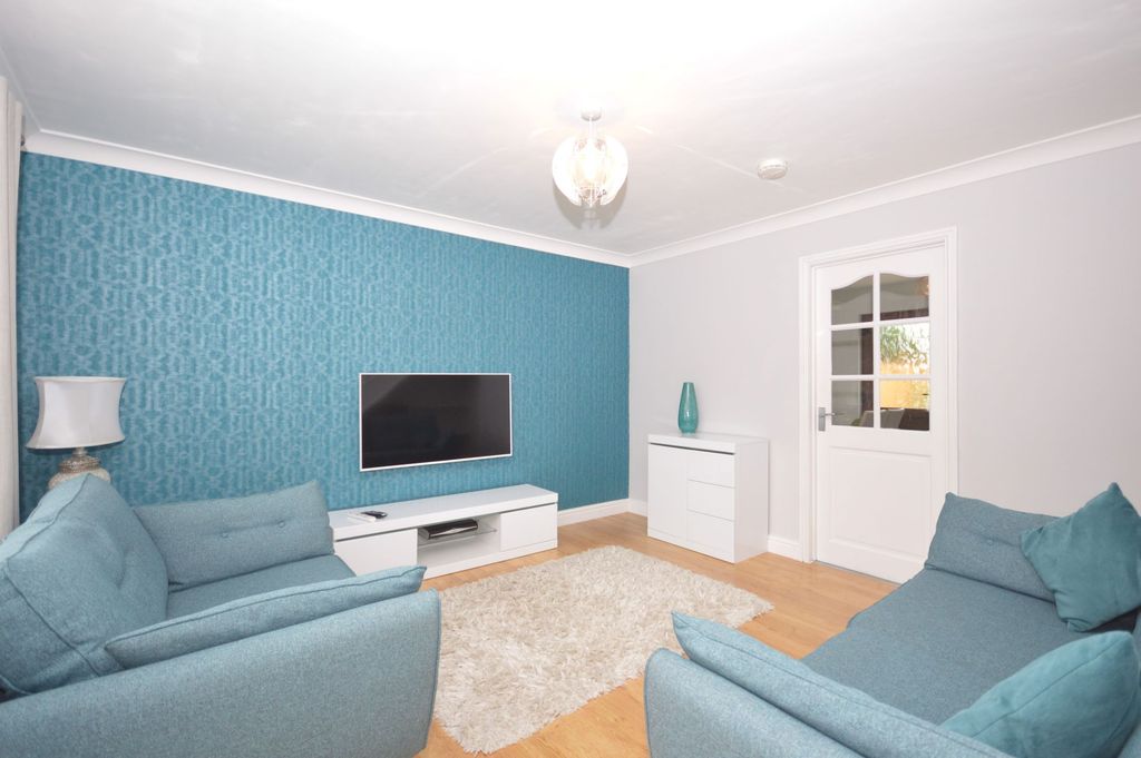 Property photo 2 of 10 Lounge