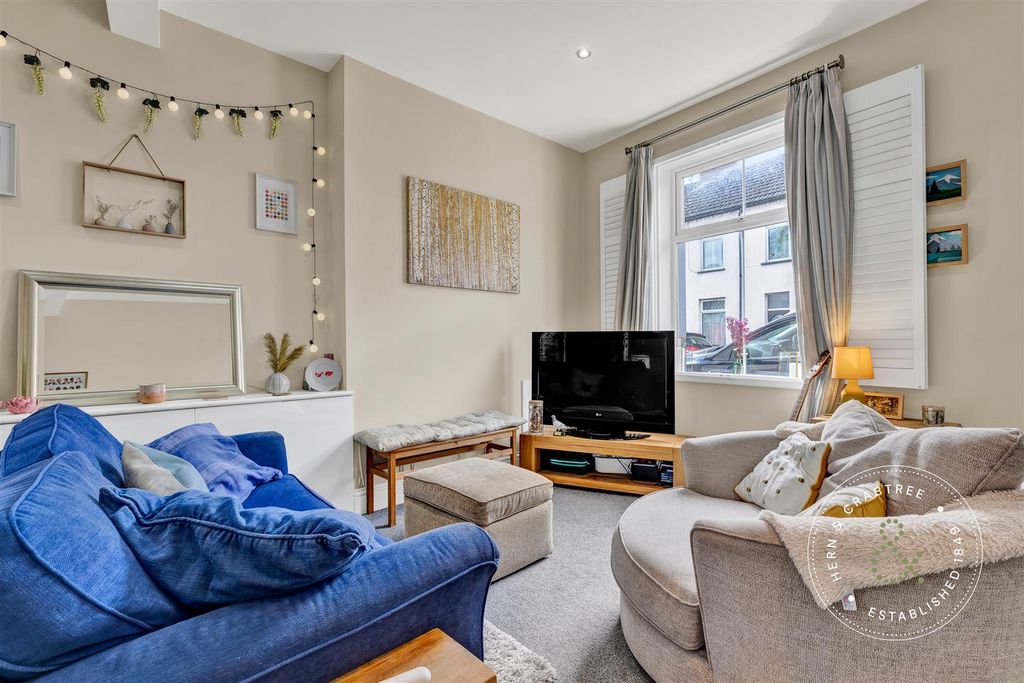 Property photo 2 of 28 Anglesey-Street-3.Jpg