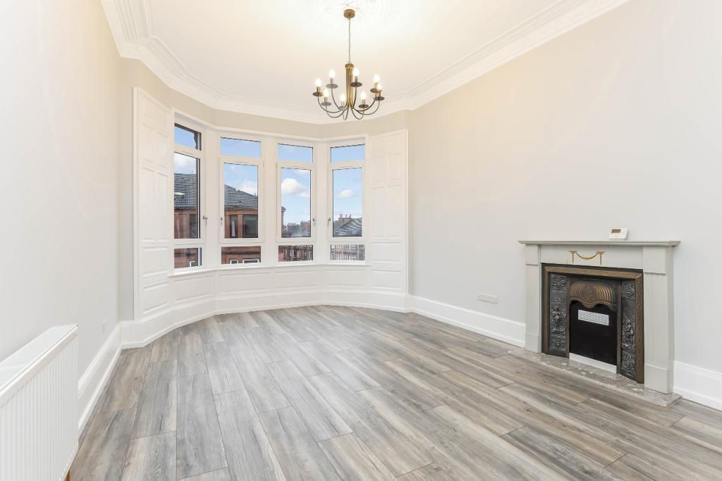 Property photo 2 of 21 Livingroom